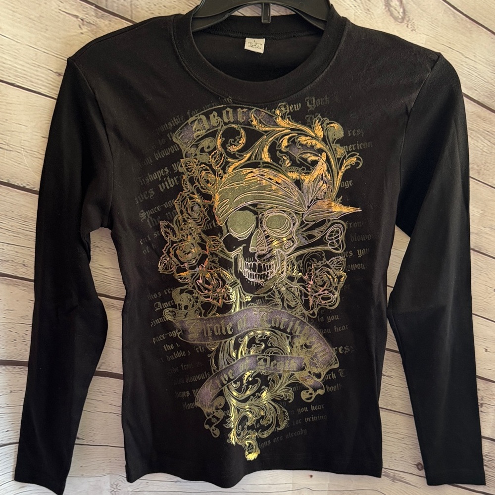 Black Long Sleeve Pirate Skull Graphic Tee